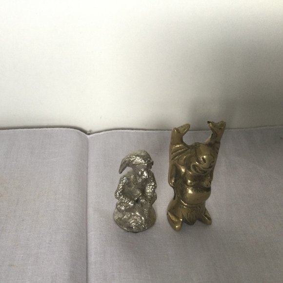 two metal miniature figurines one copper one silvertone - Picture 1 of 5